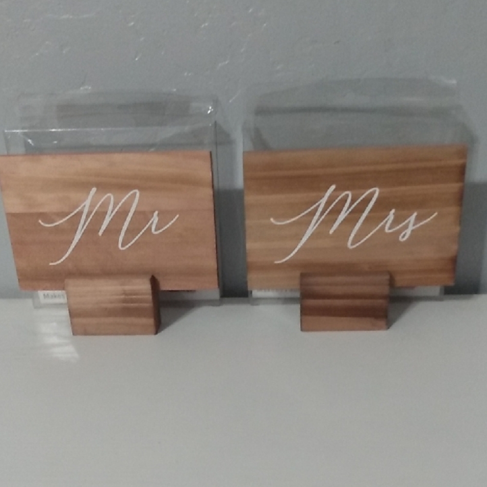 Wooden Mr‎ and Mrs Signs